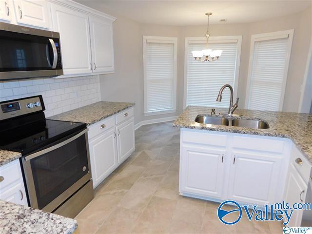 Building Photo - 113 Winding Trail