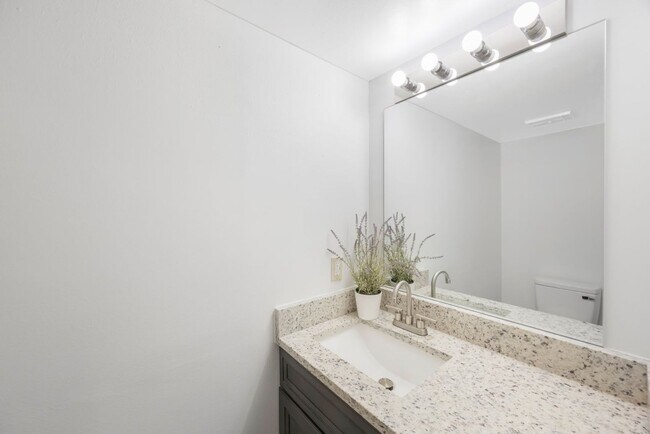 Building Photo - A02