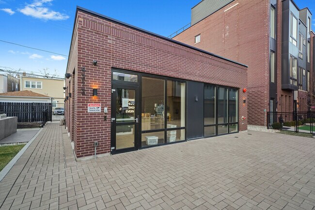 Building Photo - 4230 W Belmont Ave