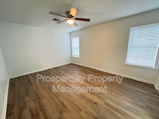 Building Photo - 740 Ledyard Pl