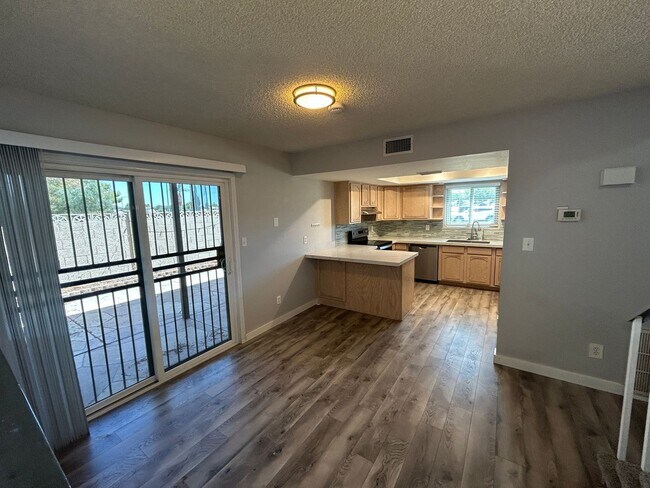 Building Photo - 4501 W Continental Dr