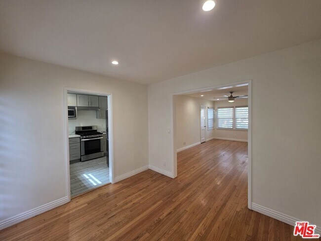 Building Photo - 102 Gaviota Ave