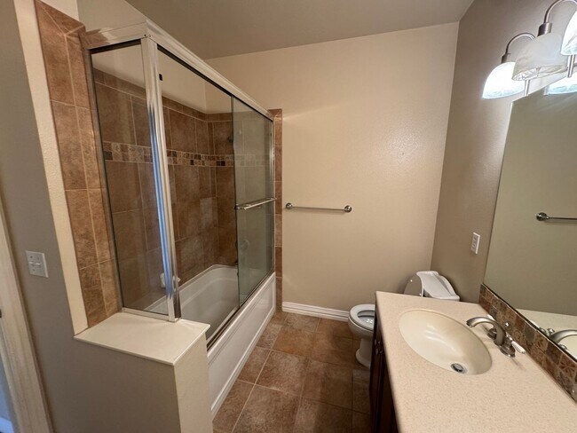 Building Photo - 2 bed/2 bath 4th Floor Unit in Cherry Creek! Covered Parking & Laundry Included!