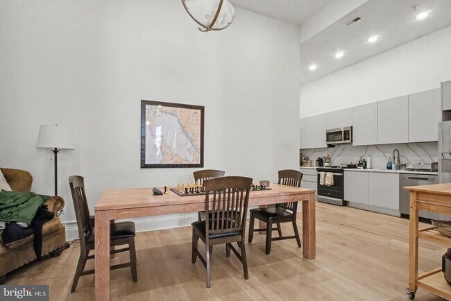 Building Photo - 1824 Chestnut St