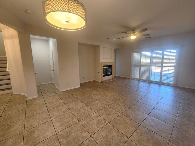 Building Photo - 4 bedroom townhome offers modern comfort i...