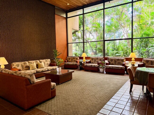 Building Photo - 2121 Ala Wai Blvd