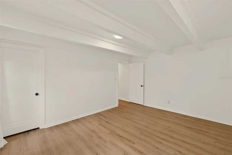 Building Photo - 925 16th Ave N