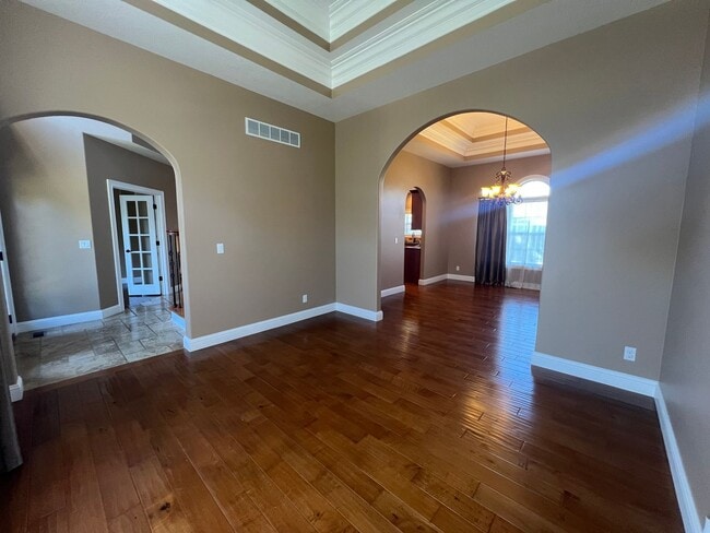 Building Photo - Luxurious 4-Bedroom Home in Fox Creek Subdivision!