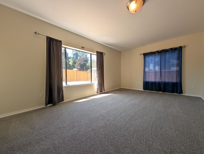 Building Photo - Wonderful 4-Bedroom, 2-Bath Home With Soli...
