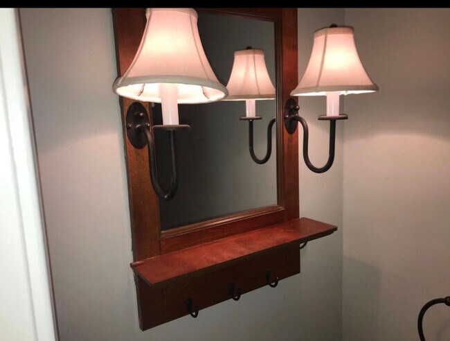 Building Photo - Nice and large 2 BR, 2.5 bath townhouse in Antioch, TN