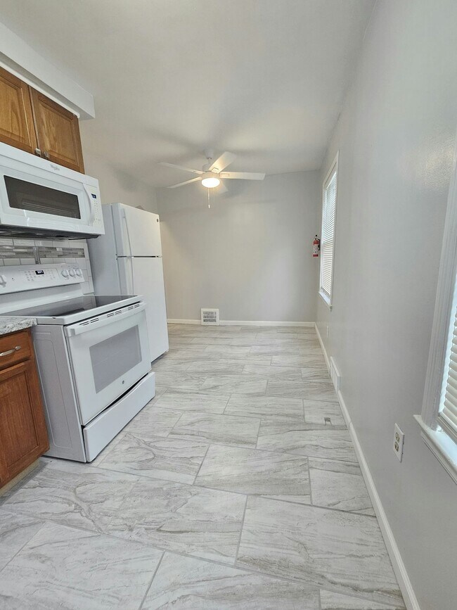 Building Photo - 8673 Artesian St