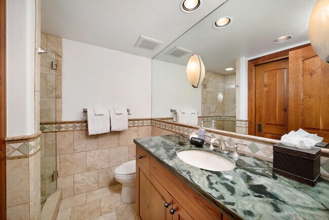 Building Photo - 100 Aspen Ridge Dr