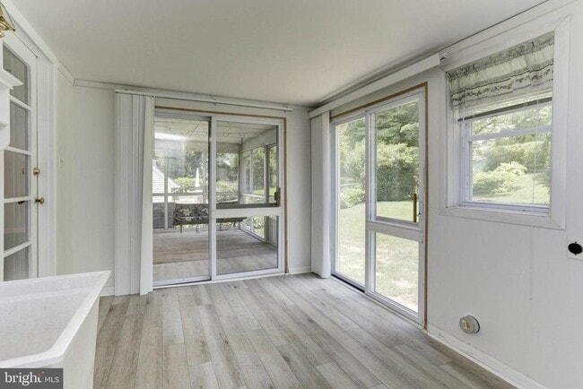 Building Photo - 5726 Crawford Dr