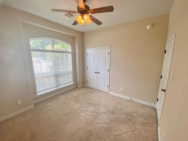 Building Photo - AVAILABLE NOW!