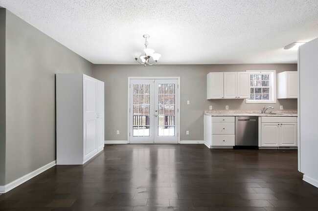 Building Photo - 1422 Wesley Rd