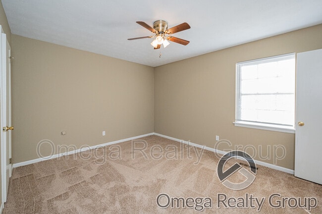 Building Photo - 504 Roselle Ln