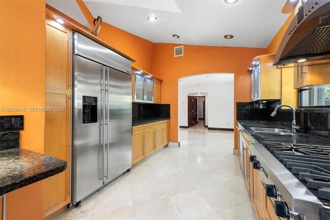Building Photo - 540 S Shore Dr