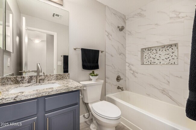 Building Photo - 911 E Lovegrass Dr