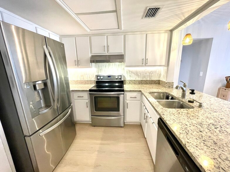 Building Photo - 441 SE 10th St