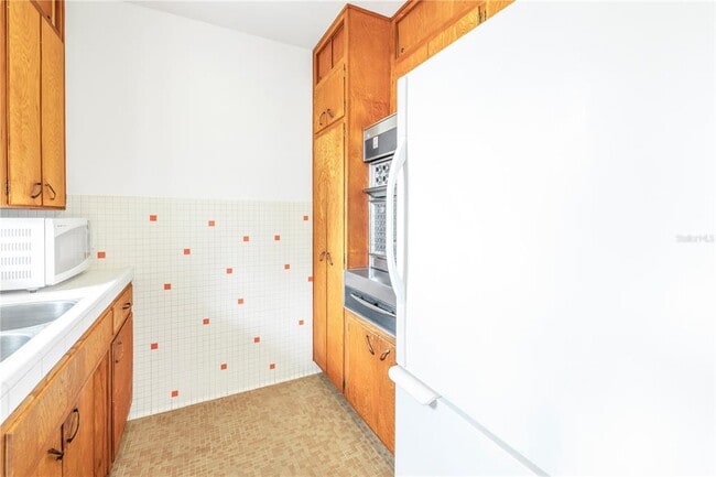 Building Photo - 356 14th Ave NE