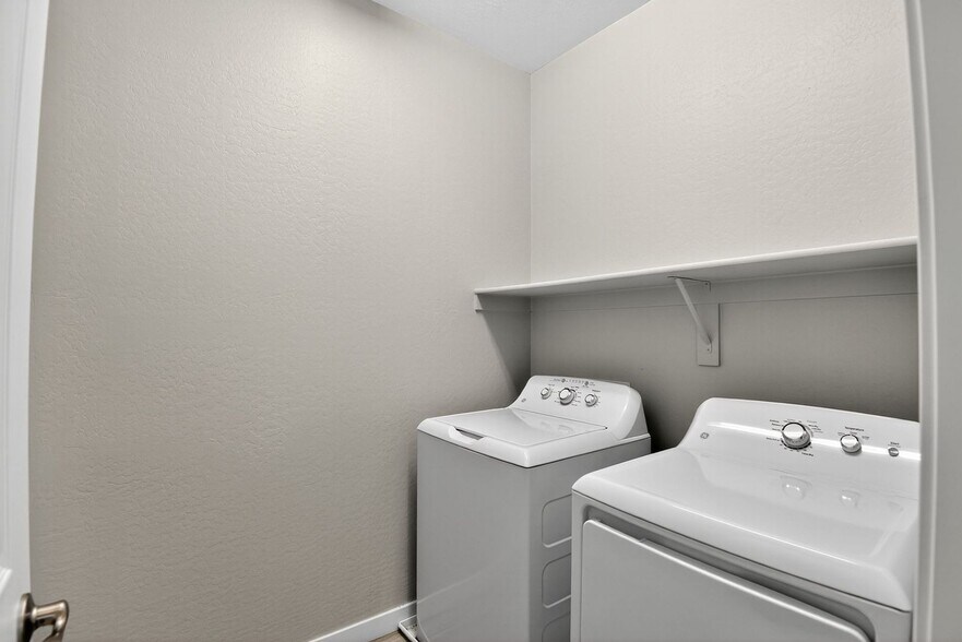 Building Photo - 10810 W Grant St