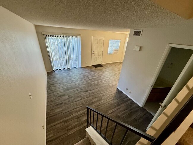 Building Photo - 286 W Palomino Dr