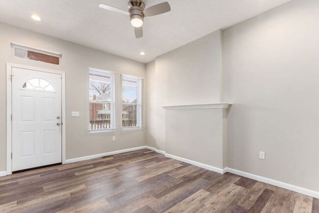 Building Photo - 1363 Summit St