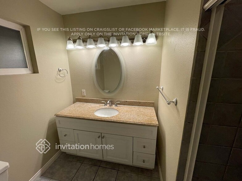 Building Photo - 829 Calle Catalpa