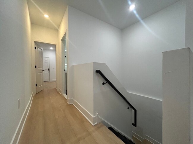 Building Photo - 612 N 39th St