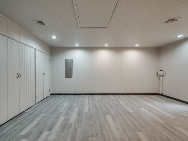 Building Photo - 12136 Thorn Ridge Rd