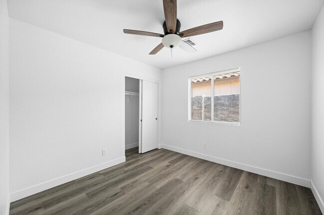 Building Photo - 22994 W Solano Dr
