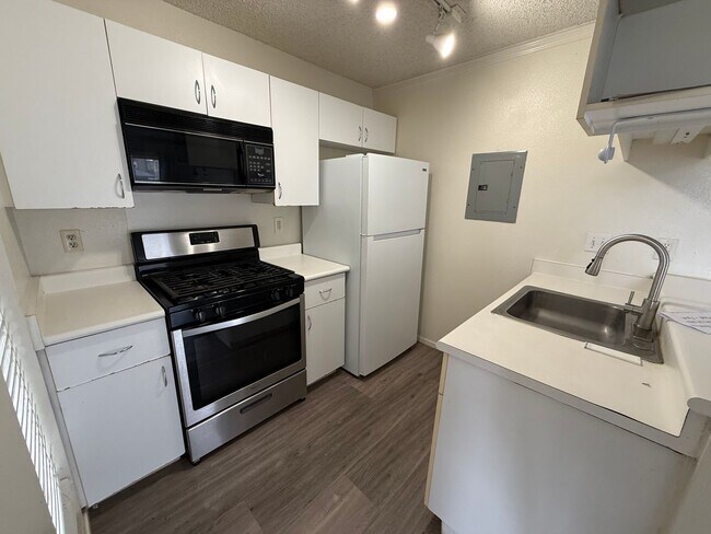 Building Photo - 91-214-214 Hanapouli Cir