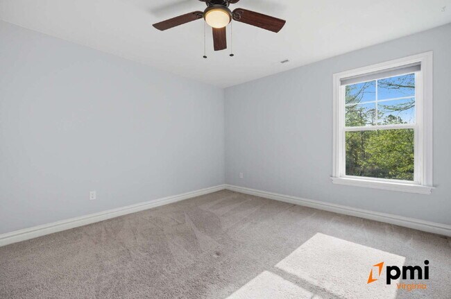 Building Photo - Stunning 5 Bedroom Waterfront Home with 2 car garage