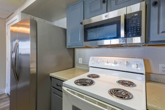 Building Photo - 2 Suite 1st Floor Condo In Gated Northwest...