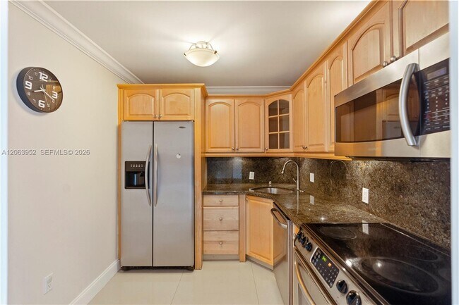 Building Photo - 3675 N Country Club Dr