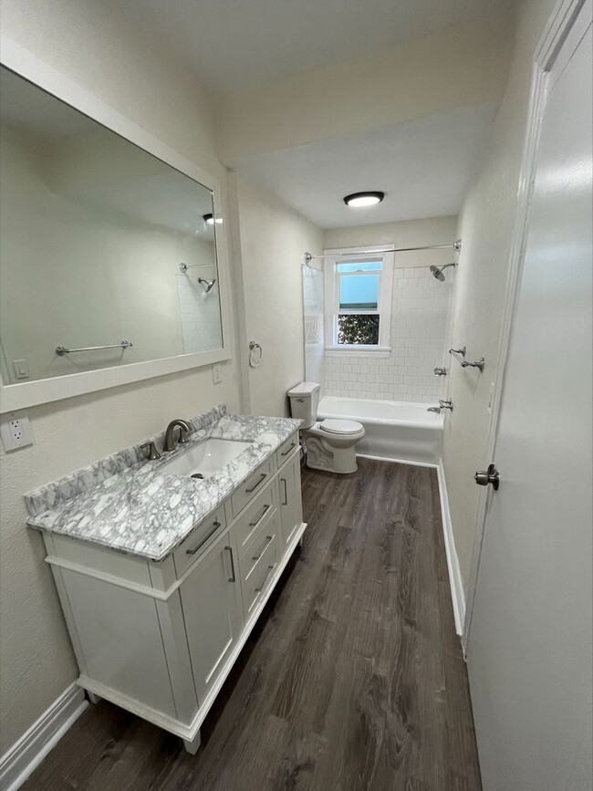 Interior Photo - Flint 301 S Kenmore LLC