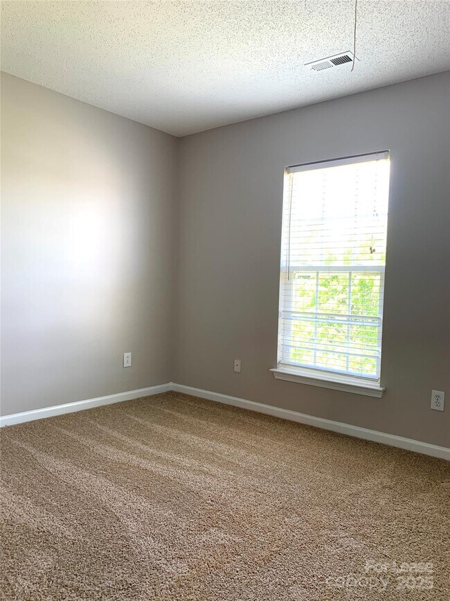 Building Photo - 4010 Woolcott Ave