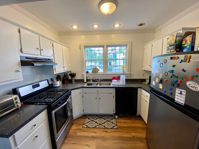 Building Photo - 79 Smith St