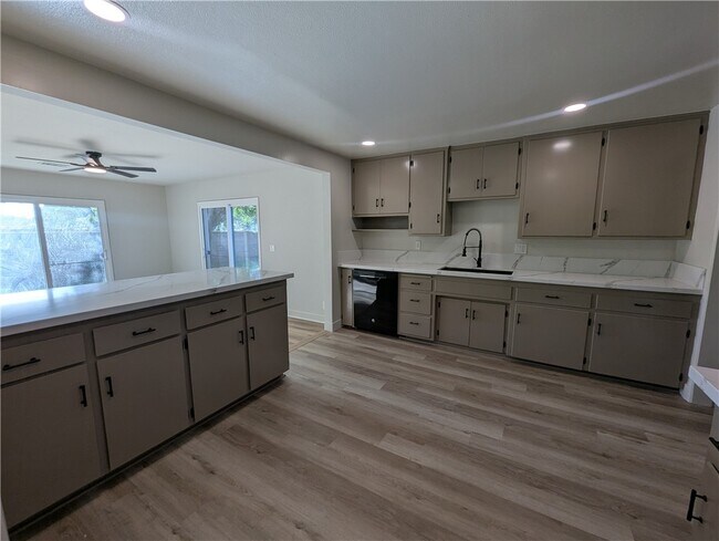 Building Photo - 6295 Banner Ct