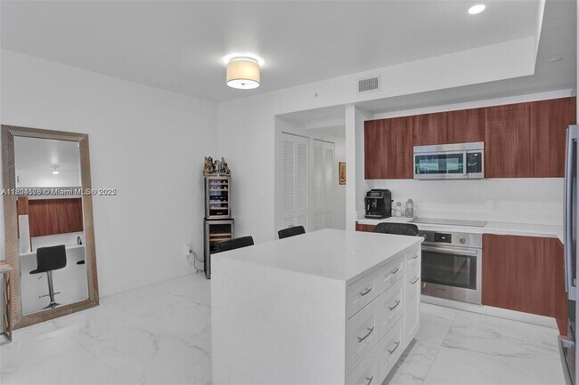 Building Photo - 488 NE 18th St