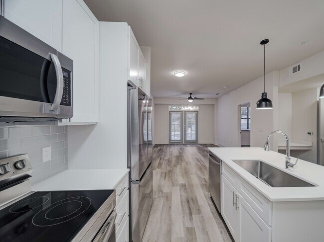 Building Photo - Cortland Addison Circle