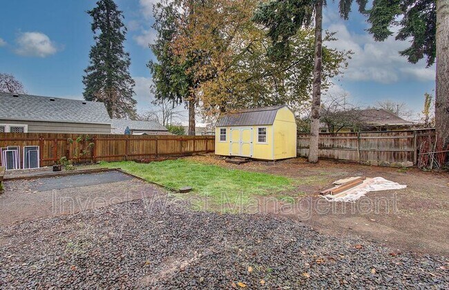 Building Photo - 2306 E 27th St