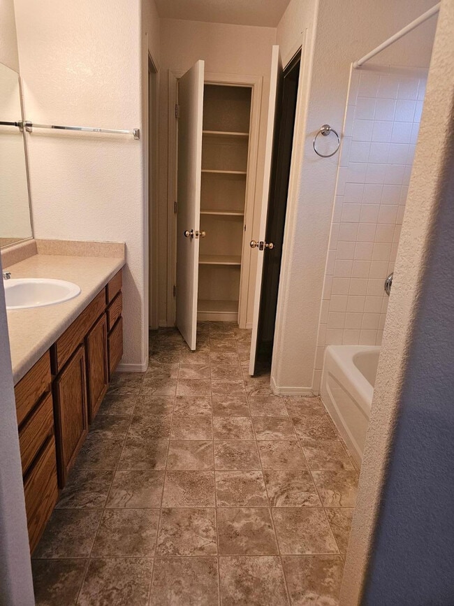 Building Photo - 5330 Sonora St