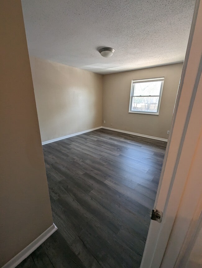 Building Photo - 6228 Robinson St