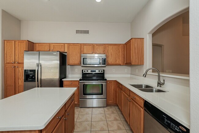 Building Photo - 13928 N 133rd Ln