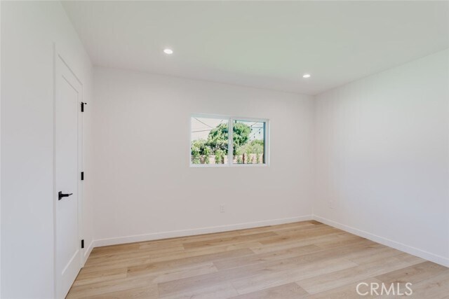 Building Photo - 6021 E Oakbrook St