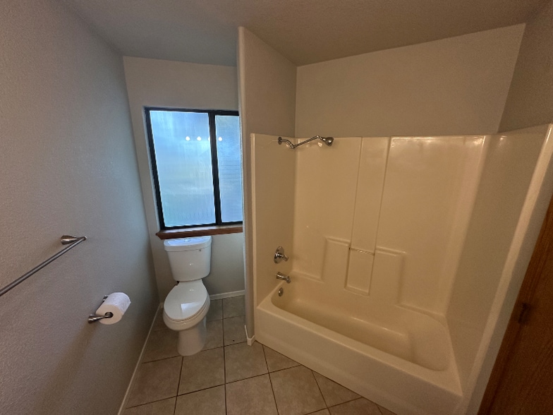 Building Photo - 1917 Trumpet Dr