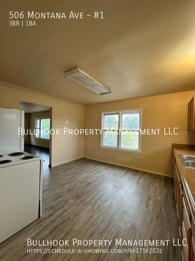 Building Photo - Cozy 3 bedroom Apartment Conveniently Loca...