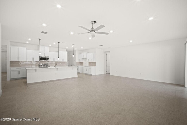 Building Photo - 6185 Moonrise Dr