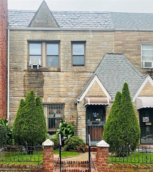 Building Photo - 30-06 90th St